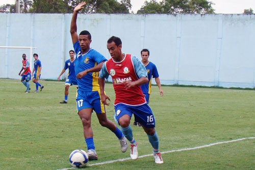 MACAÉ VENCE NA DESPEDIDA DE 2008