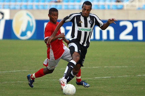 BOTAFOGO VENCE O AMÉRICA: 1 A 0