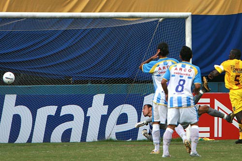 MADUREIRA VENCE O MACAÉ ESPORTE: 1 A 0