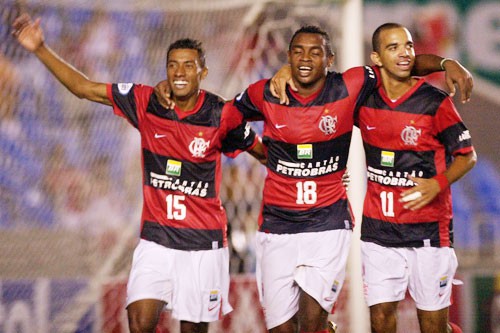 FLAMENGO VENCE O RESENDE: 4 A 2