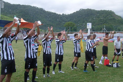 VITÓRIA CARIMBA PERMANÊNCIA NA ELITE