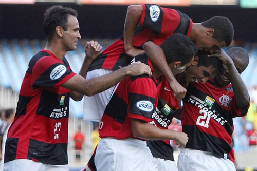 FLAMENGO VENCE O AMERICANO: 3 a 1