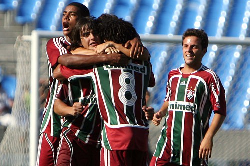 JUNIORES: FLUMINENSE EM VANTAGEM