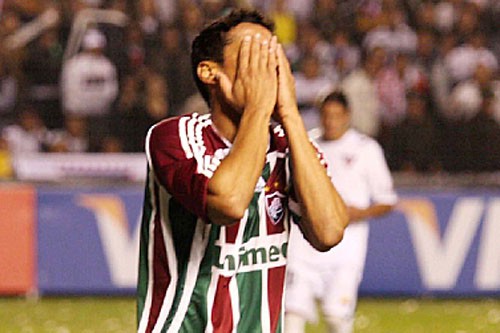 LDU SURPREENDE O FLUMINENSE: 4 A 2