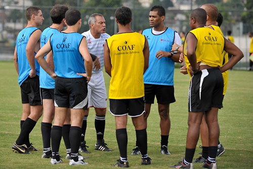 VEJA A RELAÇÃO COMPLETA DOS ÁRBITROS E ASSISTENTES QUE ATUARÃO NO CARIOCA-09