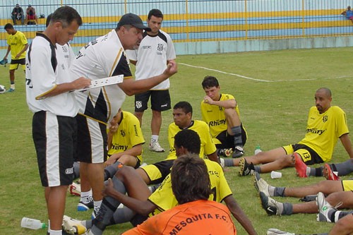 MESQUITA ENCERRA PRÉ-TEMPORADA ENFRENTANDO O MACAÉ