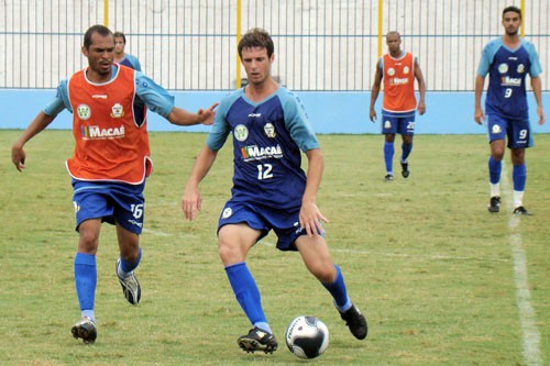 MACAÉ INDEFINIDO PARA A ESTRÉIA NO CARIOCA