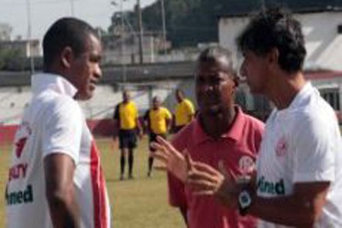 Clóvis de Oliveira deixa o comando do América