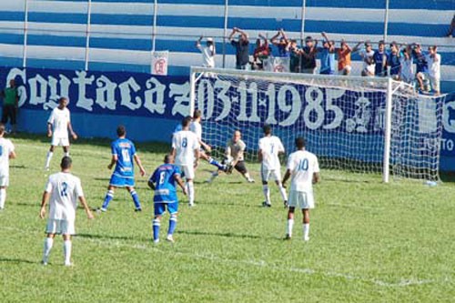 Goytacaz vence e segue na luta pela vaga ao Acesso: 2 a 0