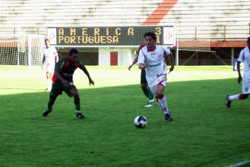 América goleia e se aproxima do Acesso: 4 a 1