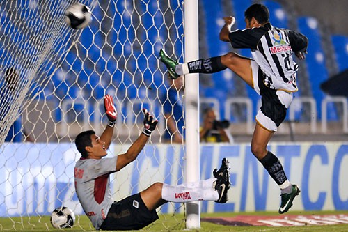 MESQUITA VENCE A CABOFRIENSE E SE CLASSIFICA PARA A FINAL DO MOISÉS MATHIAS: 2 A 1