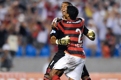 BRUNO MARCA GOL DE FALTA, E FLA SEGUE INVICTO NA TAÇA GUANABARA: 4 A 1