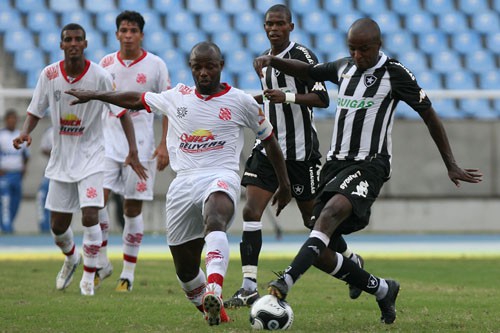 DE VIRADA, BOTAFOGO GOLEIA O BANGU E FICA MUITO PERTO DA VAGA: 4 A 1