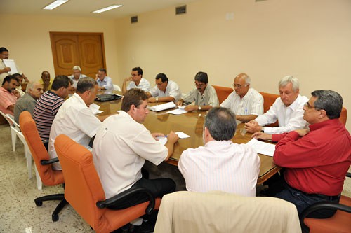 REUNIÃO COM OS COORDENADORES GERAIS DAS LIGAS MUNICIPAIS NA SEDE DA FERJ