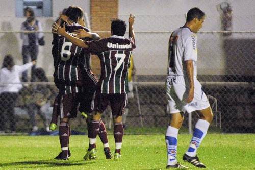 EM MAIS UMA VIRADA, FLUMINENSE VENCE O FRIBURGUENSE: 3 A 1