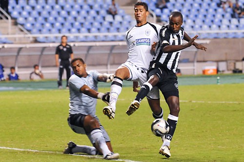 BOTAFOGO E AMERICANO EMPATAM NO ENGENHÃO: 2 A 2