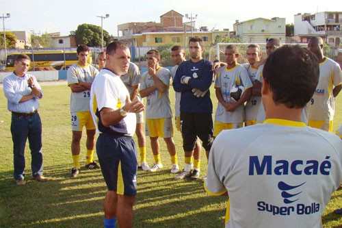 TONINHO ANDRADE SE APRESENTA AO MACAÉ ESPORTE