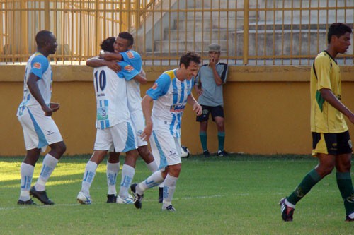 MACAÉ ESPORTE VENCE E RESPIRA NA COPA RIO: 2 A 0