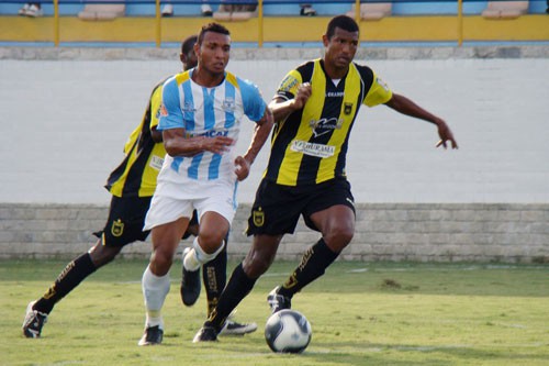 Macaé Esporte vence e reassume a liderança