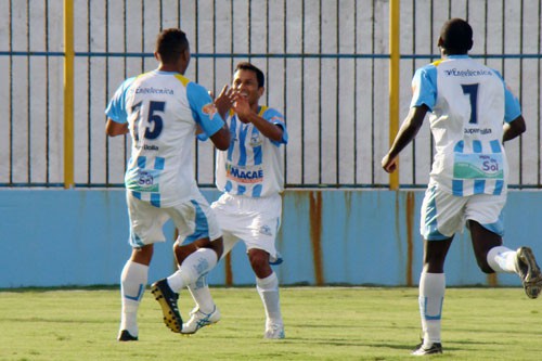 Macaé Esporte estreia com o pé direito: 3 a 0