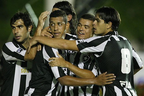 Botafogo se reabilita e vence o Tigres: 2 a 1