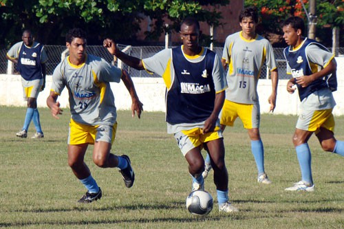 Macaé realiza último teste antes da estreia no Carioca