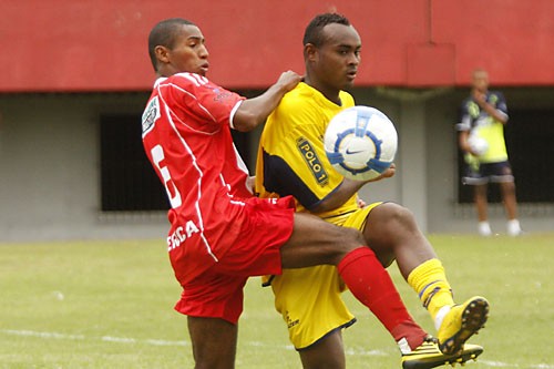 Madureira goleia e garante um lugar na Série C de 2011