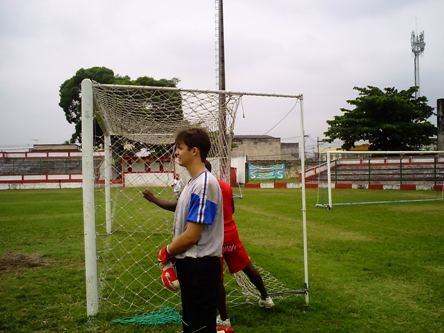 Goleiro Espíndula volta ao time contra o América