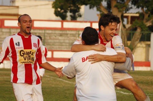 Bangu derrota o Friburguense e segue na briga