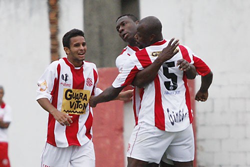 Bangu encara o América em clima de decisão