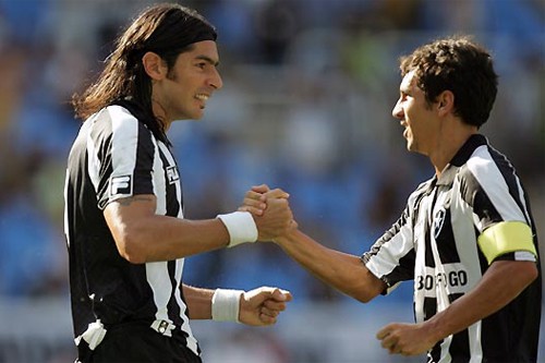 Em tarde de Loco Abreu, Botafogo goleia o Resende e se classifica: 5 a 2