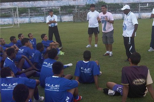 Técnico Clóvis Oliveira motiva atletas do Barra Mansa