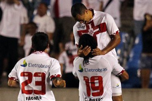 Vasco vence o Fluminense e volta para zona de classificação: 3 a 0