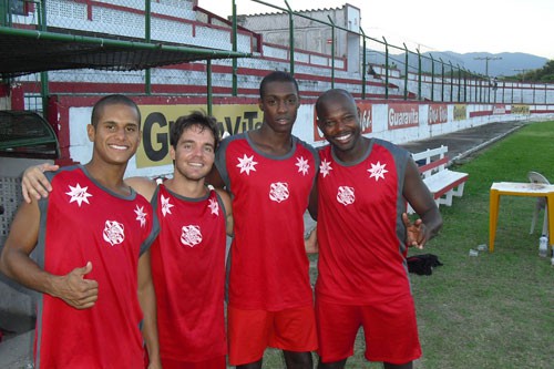 Experiência e juventude mantém vivo o sonho do Bangu na Taça Rio