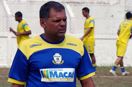 Toninho Andrade deixa o comando do Macaé Esporte