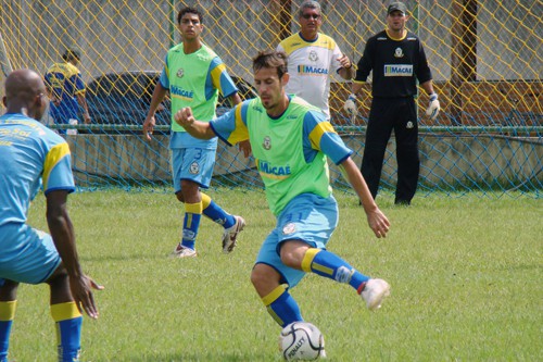 Macaé: Titulares goleiam no último coletivo