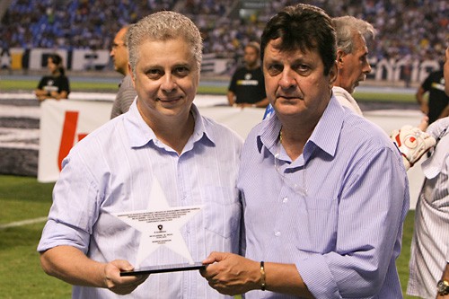 Comissão de Arbitragem da FERJ recebe homenagem do Botafogo