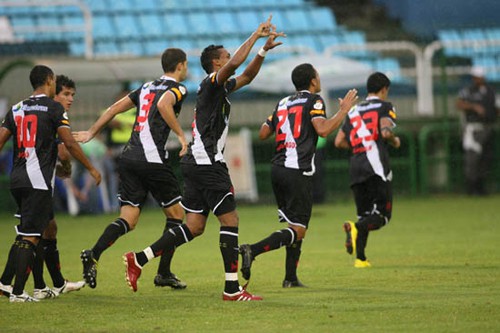 Vasco vence o Duque de Caxias e se classifica: 4 a 3