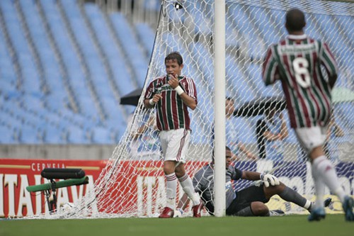 Fluminense vence o Macaé e enfrenta o Botafogo na semifinal: 3 a 1