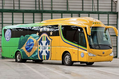 CBF apresenta novo ônibus da Seleção Brasileira