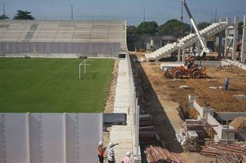 Obras do Estádio Cláudio Moacyr de Azevedo continuam em ritmo acelerado