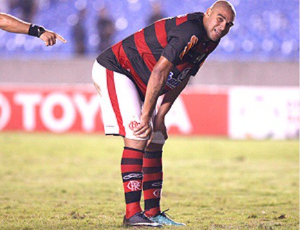 Flamengo perde e se complica: 3 a 2