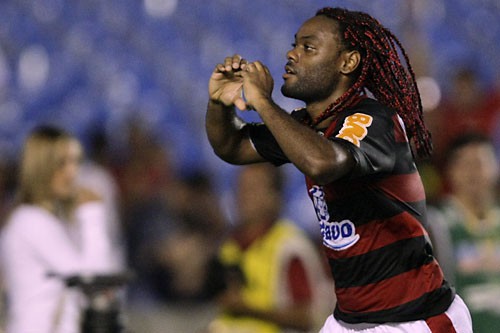 Com dois gols de Vagner Love, Flamengo derrota o Prudente no Maracanã: 3 a 1