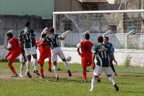 Serra Macaense goleia e se classifica: 4 a 0