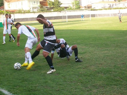 Tudo igual entre Campo Grande e Villa Rio: 1 a 1