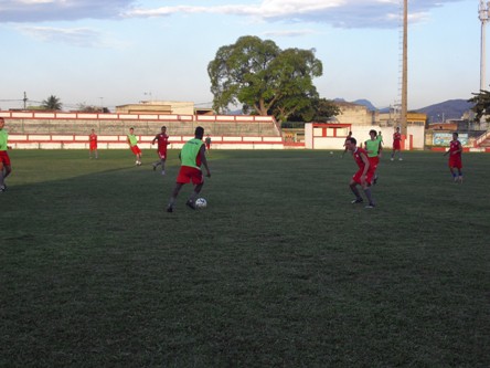 Técnico Mazolinha comanda os trabalhos em Moça Bonita