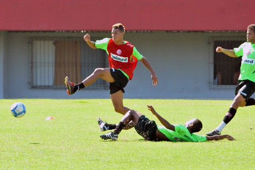 Defensores recebem atenção especial de Gabriel Vieira