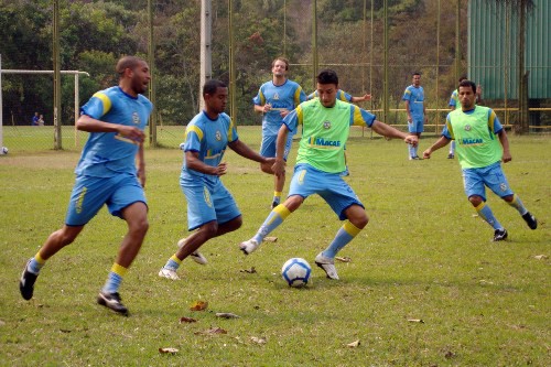 Líder do Grupo C, Macaé enfrenta o Ituiutaba neste domingo, no Triângulo Mineiro