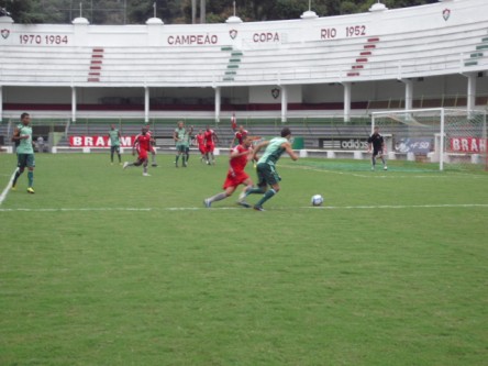 Bangu segura o Fluminense nas Laranjeiras