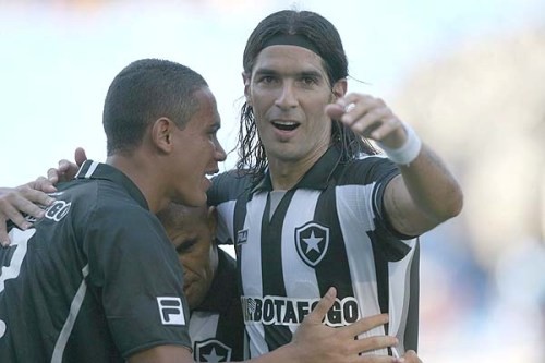 Com dois gols de Loco Abreu, Botafogo derrota o Olaria: 3 a 1